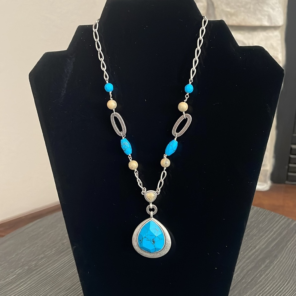 3/$25 🍀Lia Sophia NWOT Turquoise and Silver Pendant Necklace - Picture 2 of 3